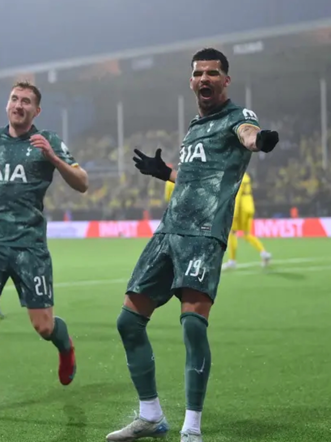 赛地聚焦：欧联清晨热度飙升，多特蒙德远射贴柱，球迷炸锅，年轻球员得到机会的简单介绍