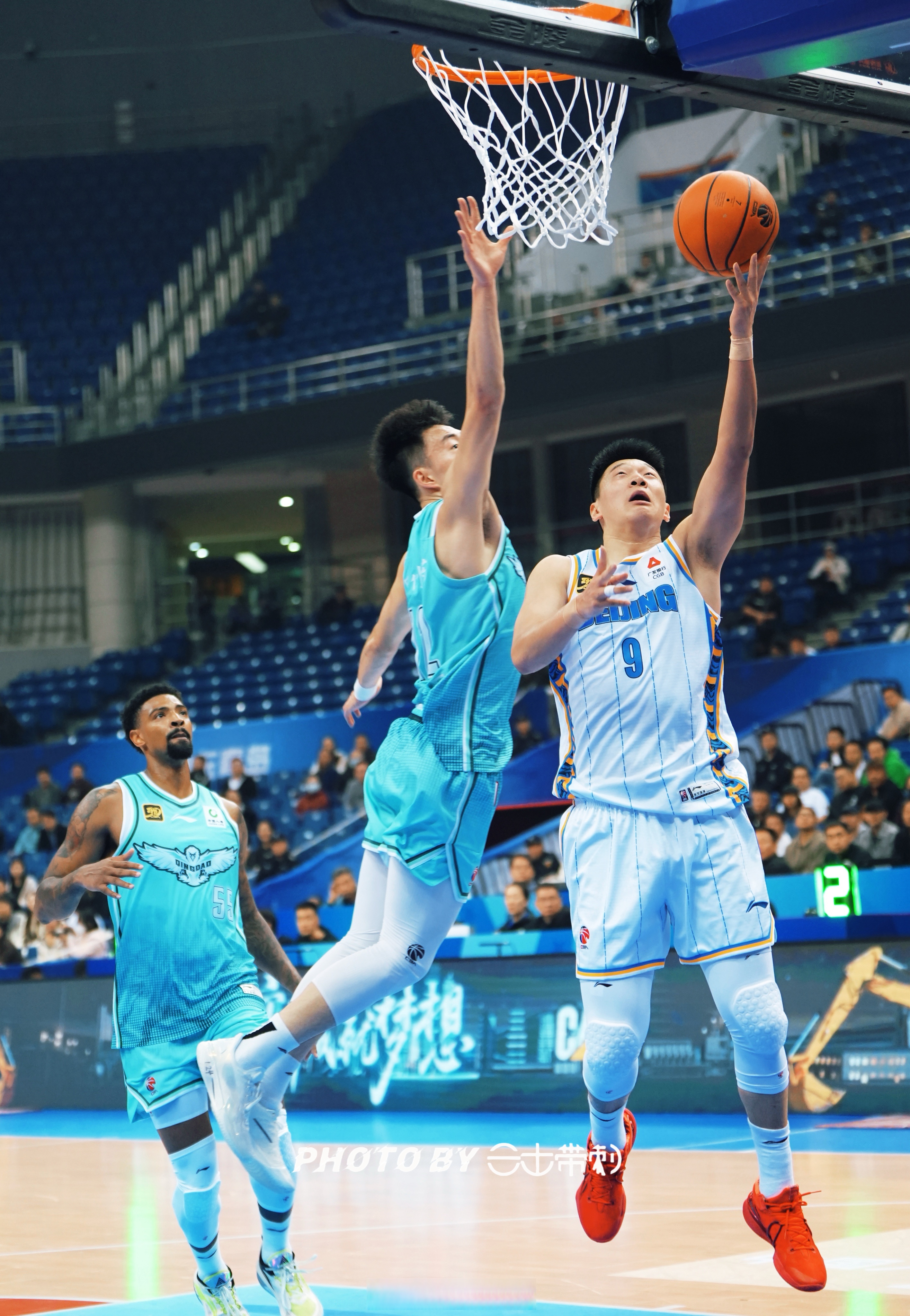 CBA季后赛赛程吃紧；北京首钢集结日复出首秀；气氛紧张；纪律约束更严格的简单介绍