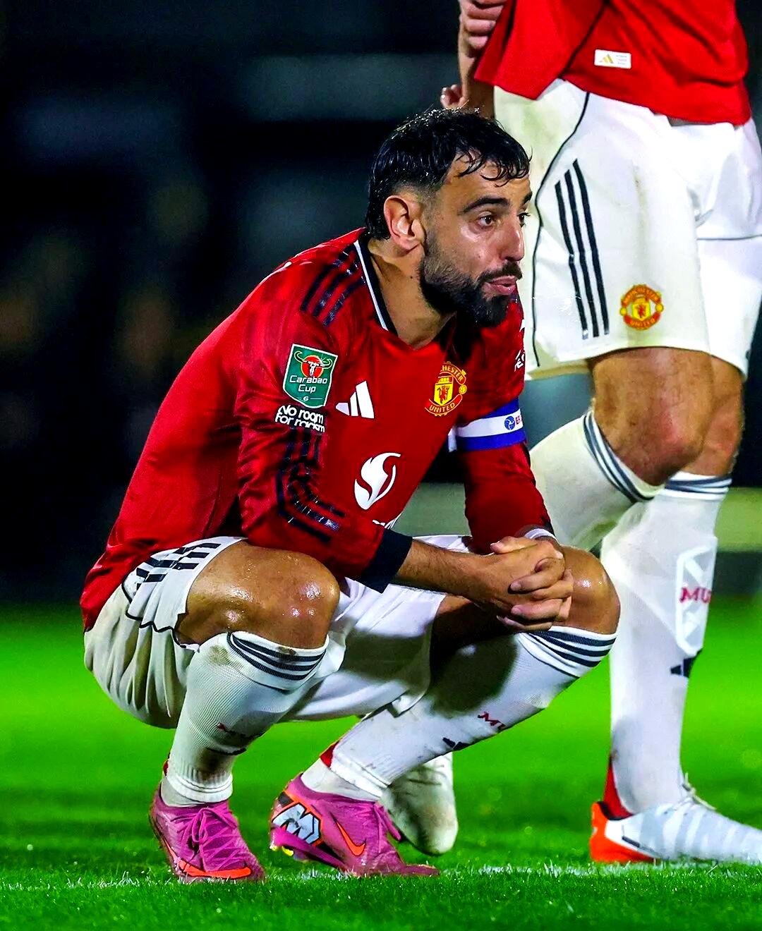 关于巴黎圣日耳曼单刀错失备战足总杯赛前费耶诺德调整名单以备英超，今夜洛杉矶湖人备战NBA总决赛看傻球迷的信息