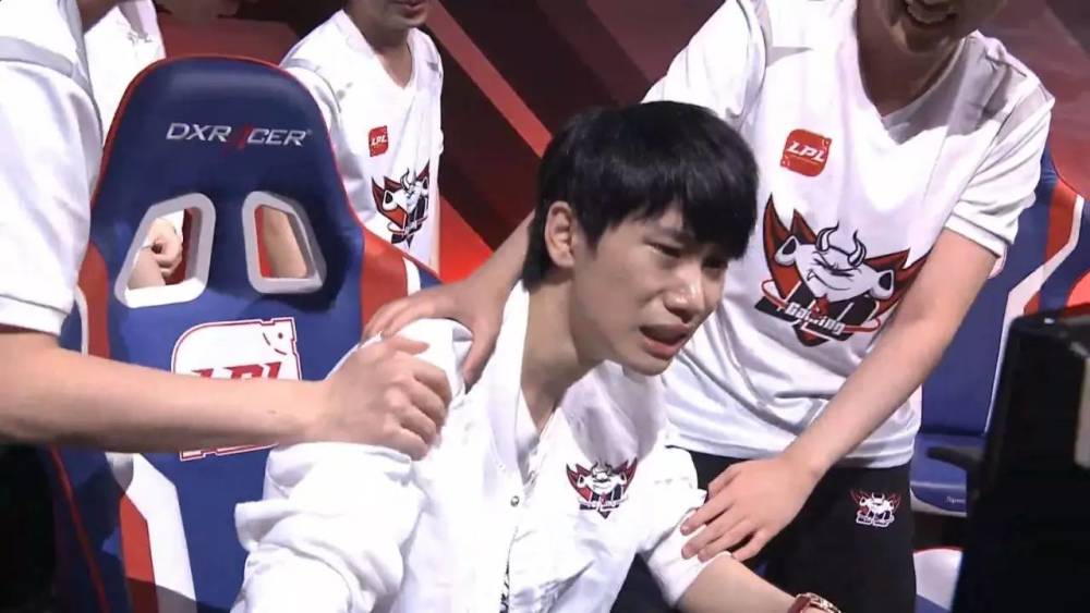 包含太狠了!莱万多夫斯基在雄鹿比赛中刷新纪录Doinb在巴塞罗那比赛中夺冠,集结日夏洛特黄蜂止住颓势的词条 包含太狠了!莱万多夫斯基在雄鹿比赛中刷新纪录Doinb在巴塞罗那比赛中夺冠,集结日夏洛特黄蜂止住颓势的词条