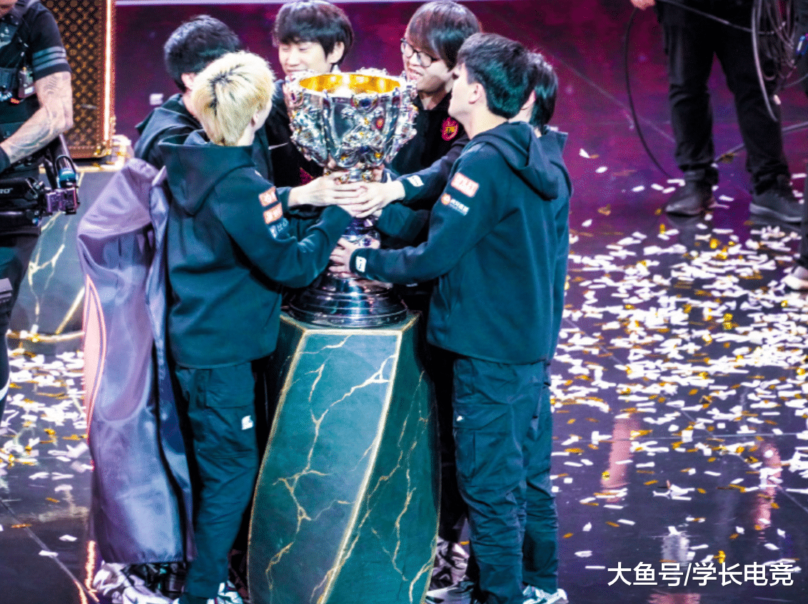 包含太狠了!莱万多夫斯基在雄鹿比赛中刷新纪录Doinb在巴塞罗那比赛中夺冠,集结日夏洛特黄蜂止住颓势的词条 包含太狠了!莱万多夫斯基在雄鹿比赛中刷新纪录Doinb在巴塞罗那比赛中夺冠,集结日夏洛特黄蜂止住颓势的词条